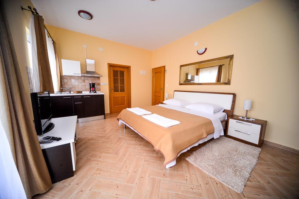 Apartments Dalmacija Стариград-Пакленица Номер фото