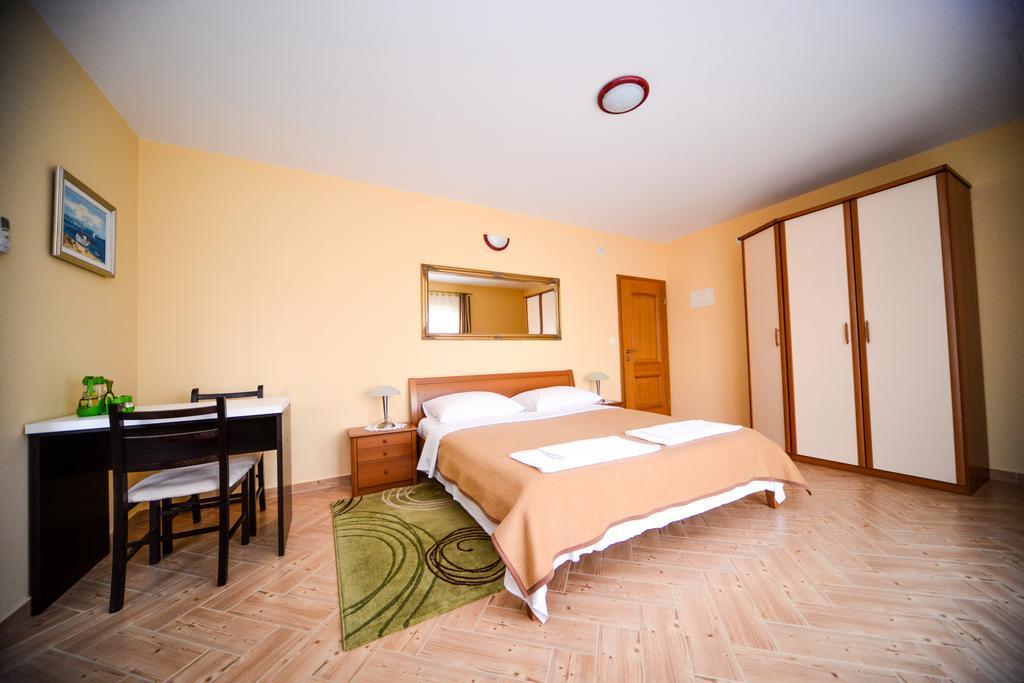Apartments Dalmacija Стариград-Пакленица Номер фото